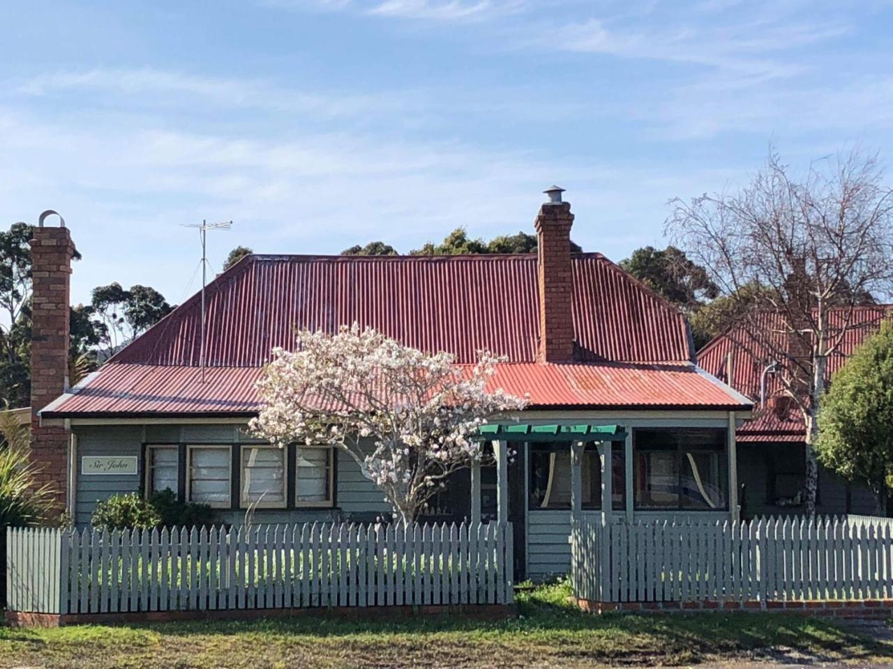 Kerrellie Cottages 2, 4&8 Reid Street Strahan Exterior foto